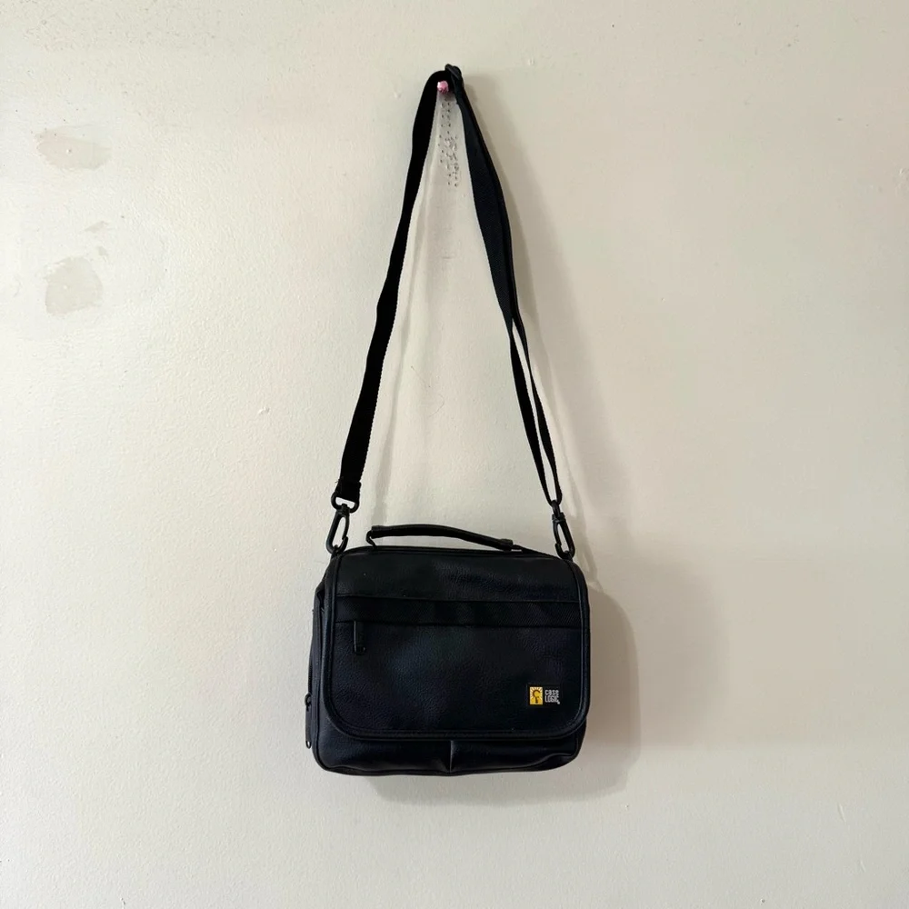 Black Case Logic Camera Bag Faux leather padded bag
